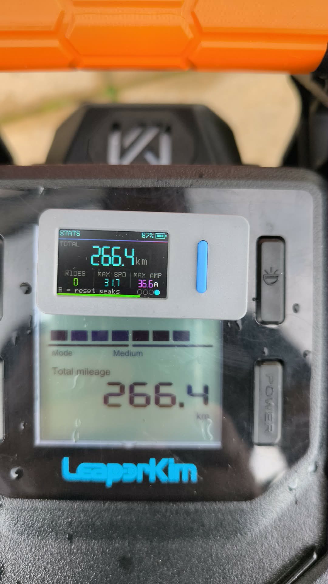 EucBuddy device mounted on a Leaperkim wheel showing 266.4 km total, 31.7 km/h max speed and 36.6A peak amp